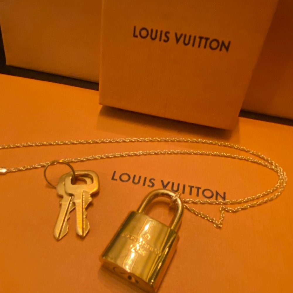 Louis Vuitton New, lock and key necklace. Hard to find! Authentic. - Picture 9 of 12